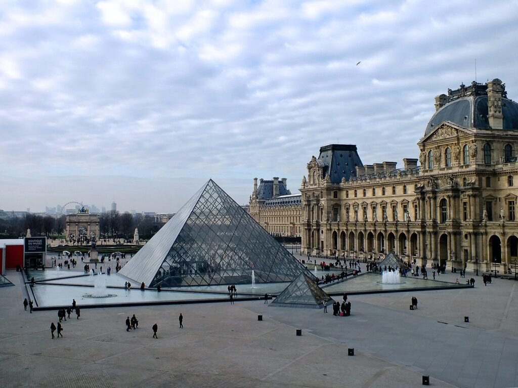 Louvre museum
best museums in the world